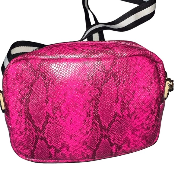 Betsey Johnson “Close Up” Camera Crossbody Pink and Black Bag Kitsch RARE - Picture 5 of 7